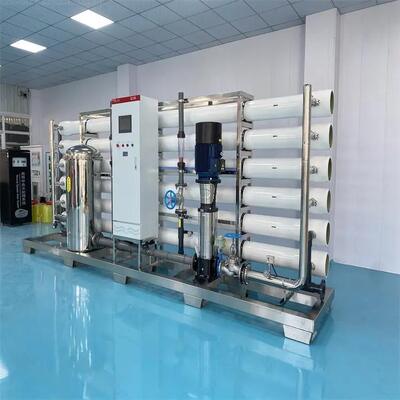 購入 PLC制御と効率的な浄水のためのステンレス鋼構造を備えた500LPH RO水処理装置 オンライン製造